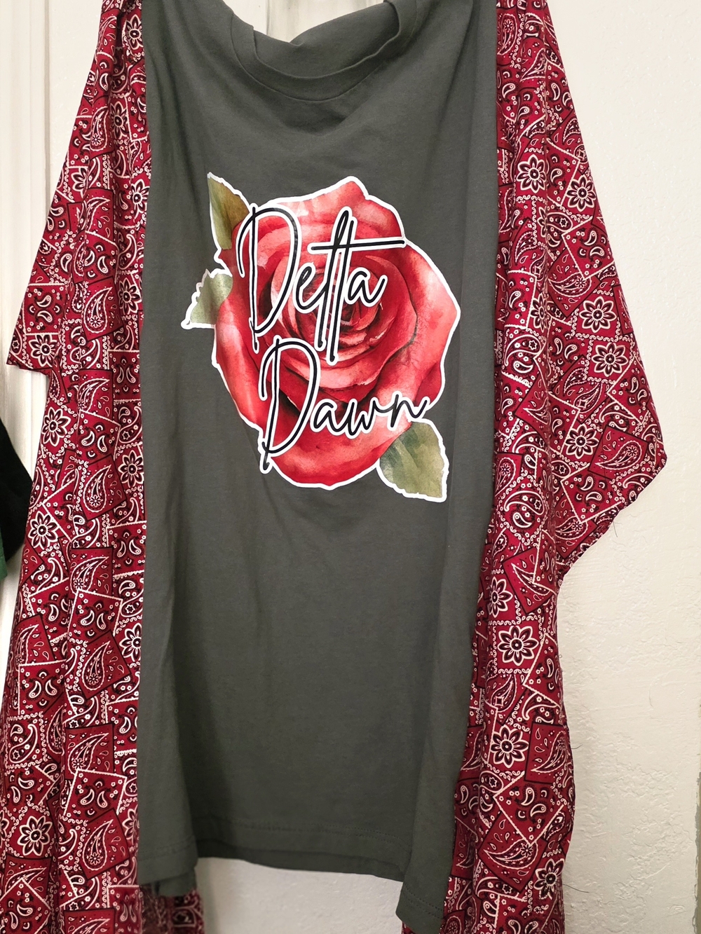 Delta Dawn Rose Graphic Tee - Olive & Red